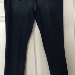 Womens Levi stretch pull on jeans
